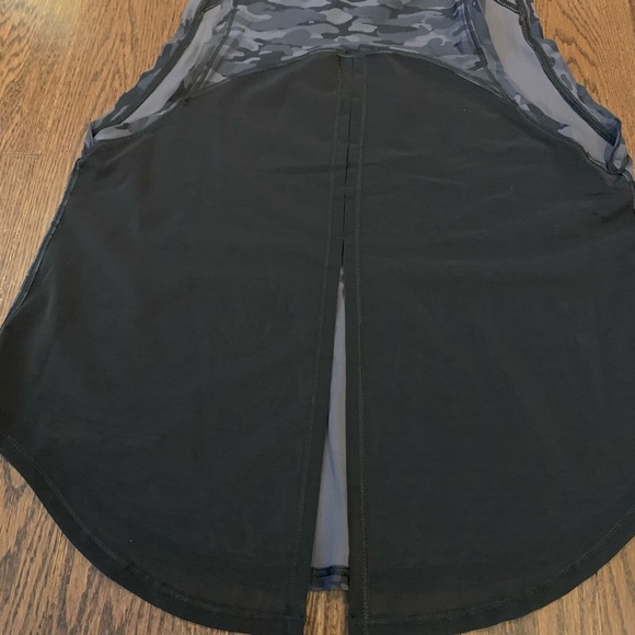 🔥 3/$20 CRZ YOGA breezy camo mesh back top SM sz 4/6 - Picture 10 of 11